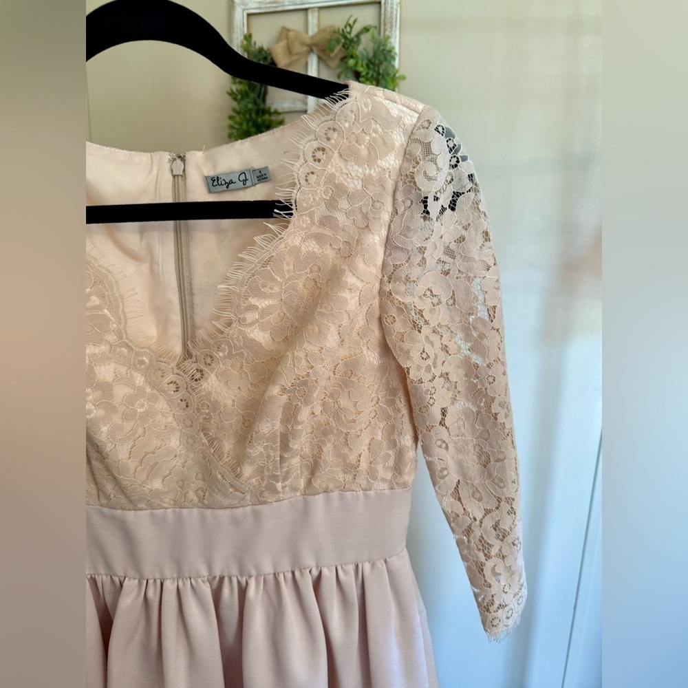 Eliza J Women's Faille Fit & Flare Lace Size 4 Fit 3/4 Sleeve V-Neck Bei… - Picture 4 of 8
